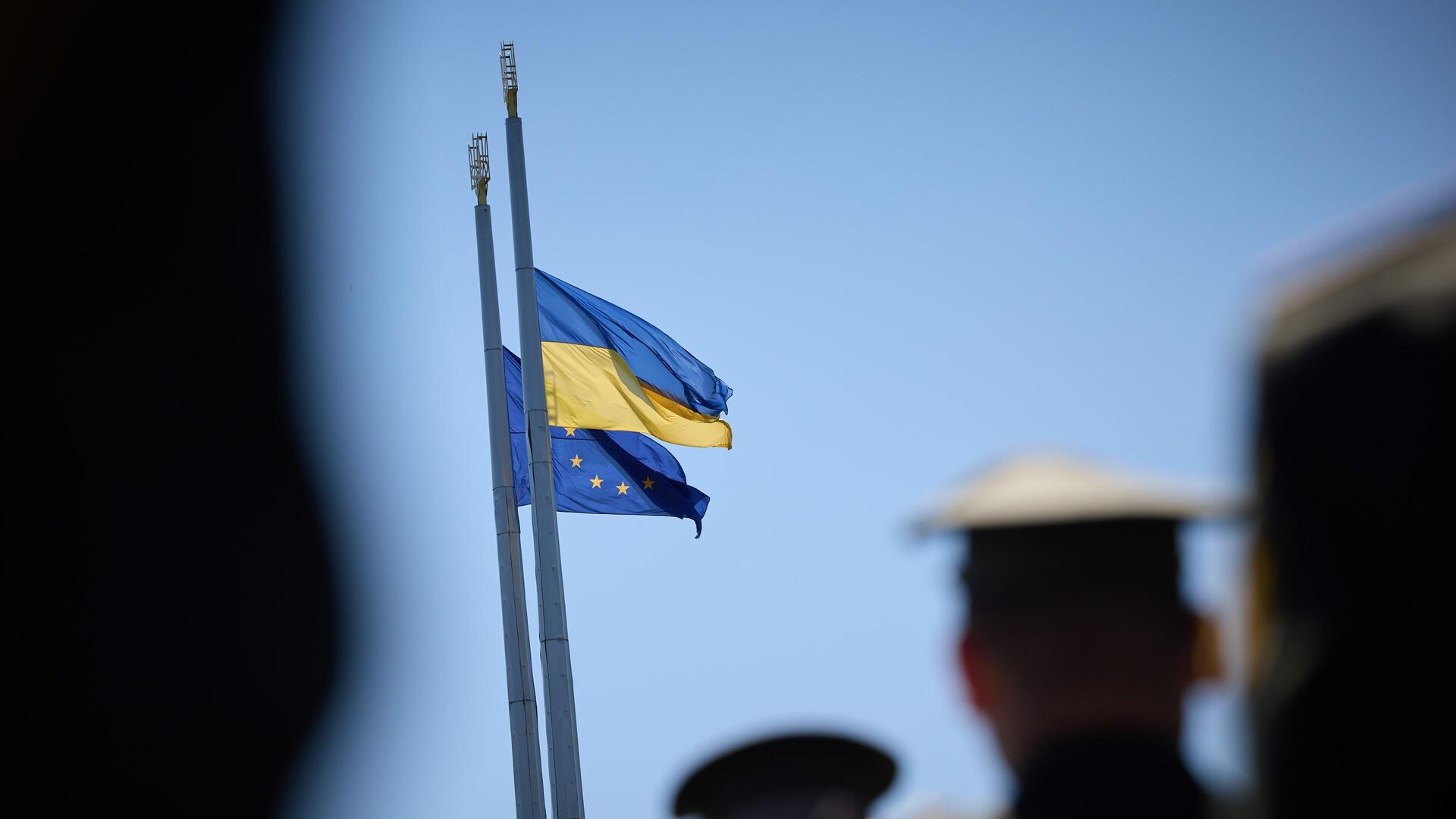 Флаги Евросоюза и Украины, архивное фото Флаги Евросоюза и Украины, архивное фото - Sputnik Литва, 1920, 15.03.2025