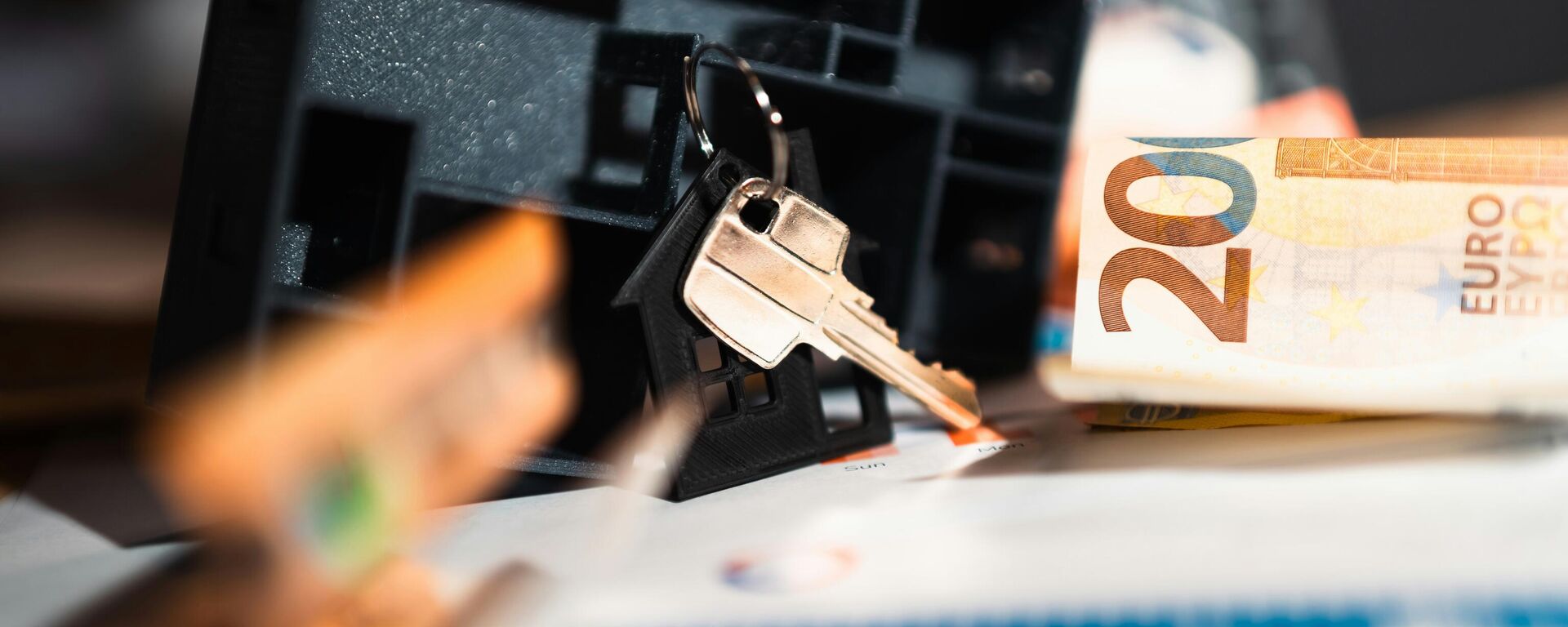 Ключ, купюры евро и макет квартиры, архивное фото - Sputnik Литва, 1920, 26.12.2025