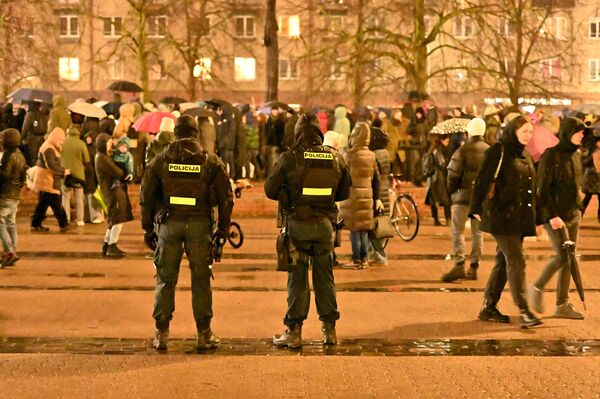 Порядок во время акции поддерживала полиция и сотрудники Службы общественной безопасности. - Sputnik Литва