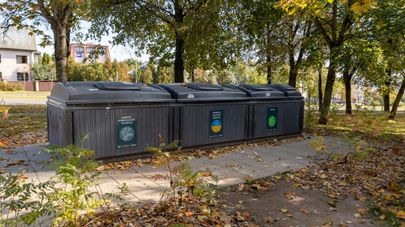 Контейнеры для раздельного сбора мусора, архивное фото
