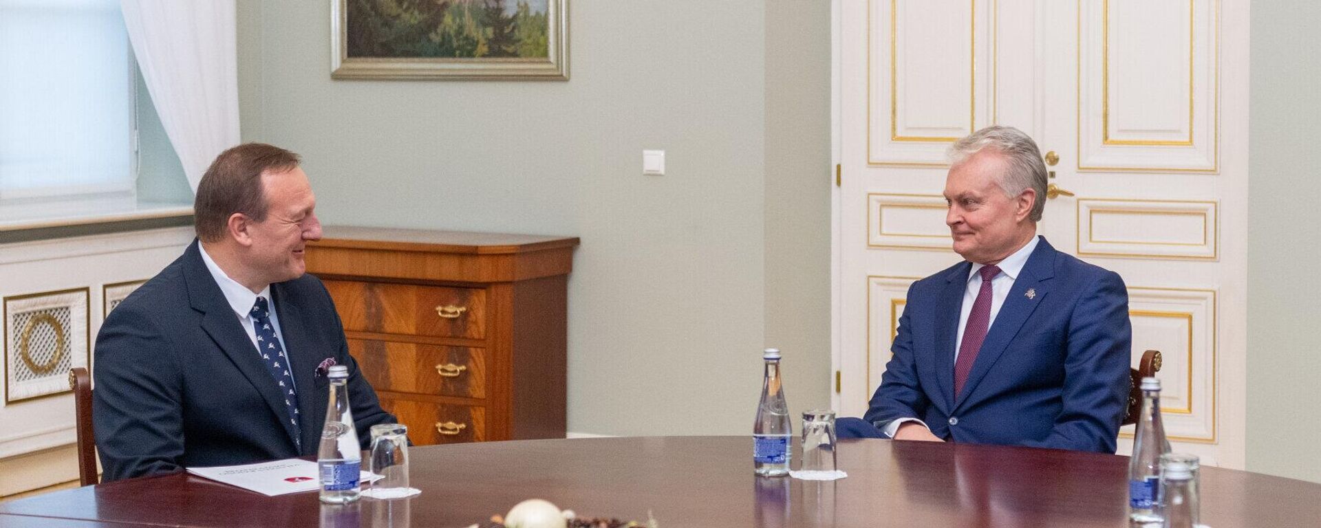 Глава МВД Литвы Владислав Кондратович и президент Литвы Гитанас Науседа, архивное фото - Sputnik Литва, 1920, 05.09.2025