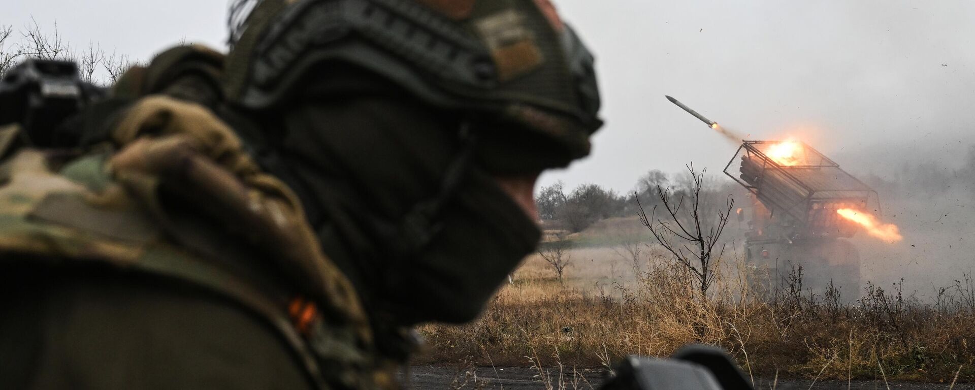 РСЗО Град и военнослужащий ВС РФ - Sputnik Литва, 1920, 25.03.2026