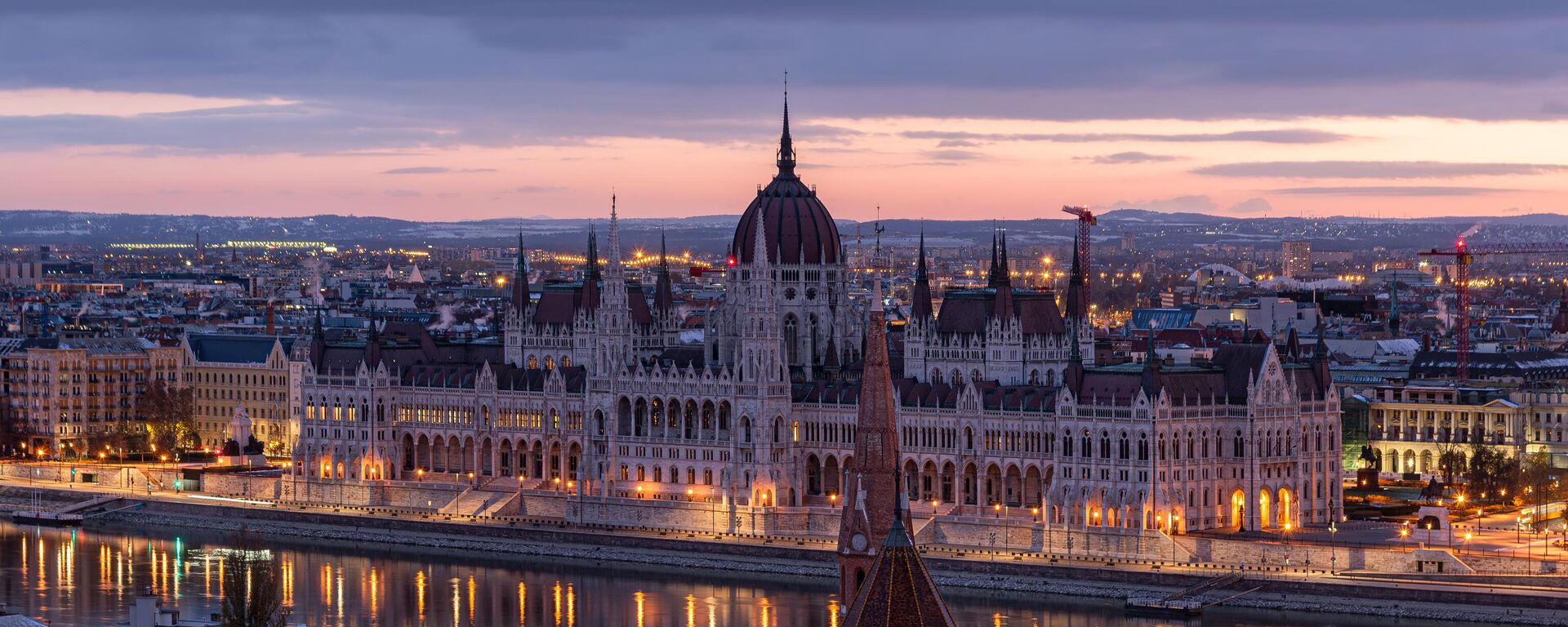 Вид на здание венгерского парламента в Будапеште, архивное фото - Sputnik Литва, 1920, 27.01.2026