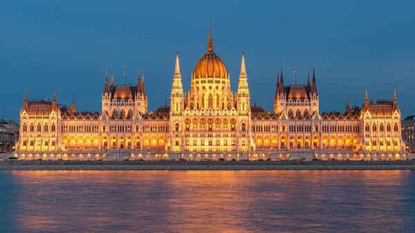 Вид на здание венгерского парламента в Будапеште, архивное фото - Sputnik Литва