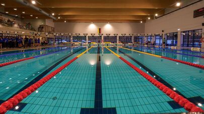 Бассейн, архивное фото