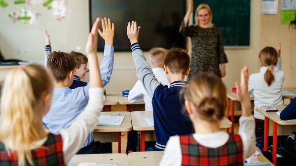 Урок в начальной школе, архивное фото - Sputnik Литва