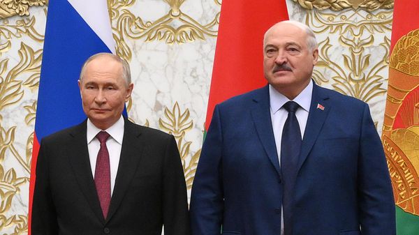 Президент России Владимир Путин и президент Белоруссии Александр Лукашенко, архивное фото - Sputnik Литва