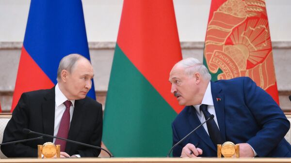 Президент России Владимир Путин и президент Белоруссии Александр Лукашенко - Sputnik Литва