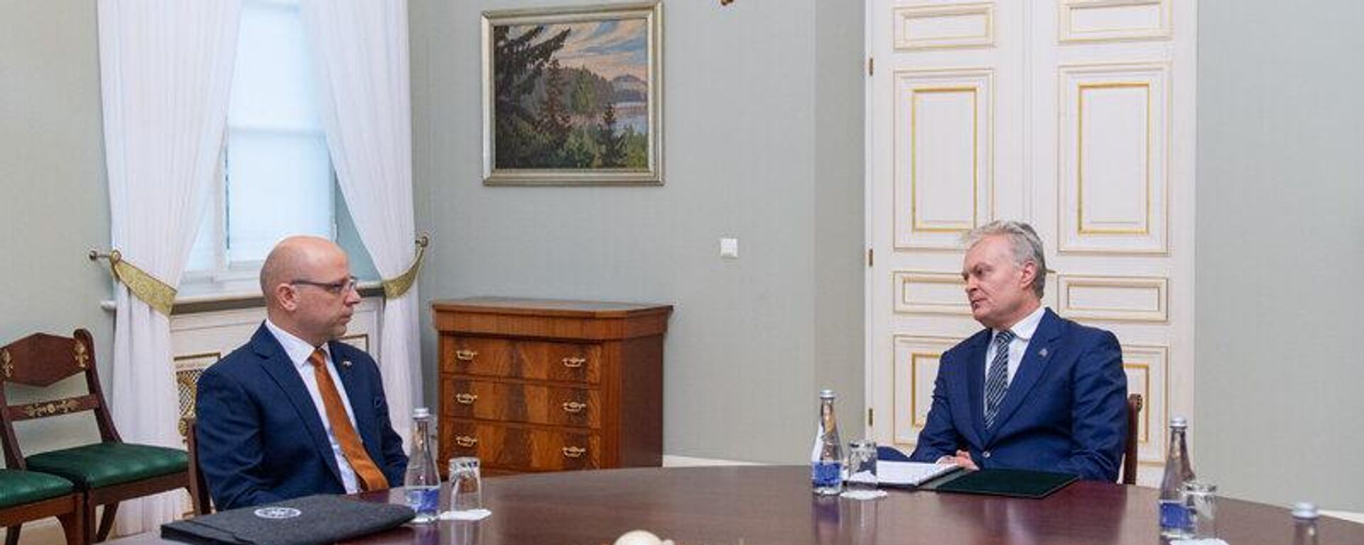 Министр юстиции Литвы Римантас Моцкус и президент Литвы Гитанас Науседа - Sputnik Литва, 1920, 12.12.2024