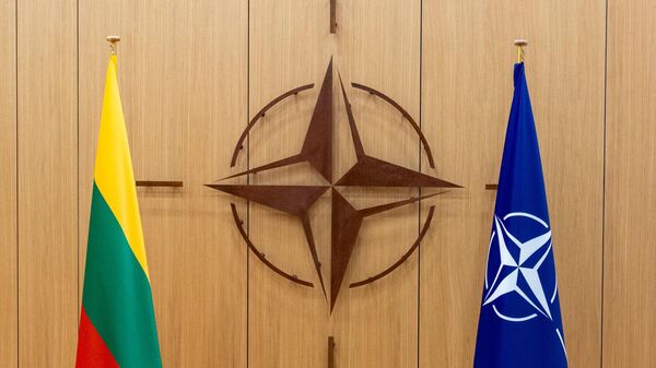 Флаги Литвы и НАТО, архивное фото - Sputnik Литва