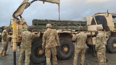 Литовские военные и обучаются управлению HIMARS 