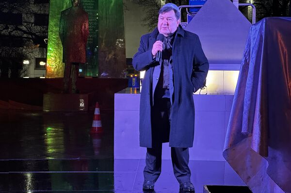 На фото: парламентарий Эмануэлис Зингерис на праздновании Хануки в Вильнюсе. - Sputnik Литва