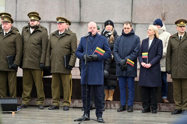 На мероприятии присутствовали официальные лица, в том числе спикер Сейма Саулюс Сквернялис. - Sputnik Литва