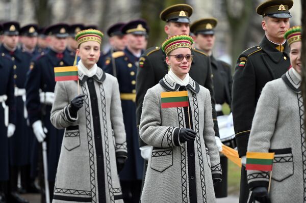 Литовский триколор впервые появился на башне замка Гедиминаса 1 января 1919 года. - Sputnik Литва