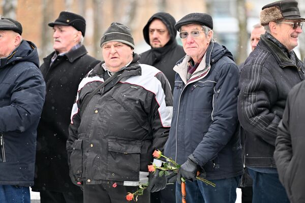 Ежегодно у памятника в Вильнюсе в этот день собираются воины-афганцы и их семьи. - Sputnik Литва