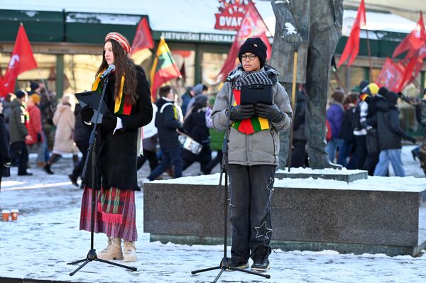 Мероприятие завершилось на кладбище Расу. - Sputnik Литва