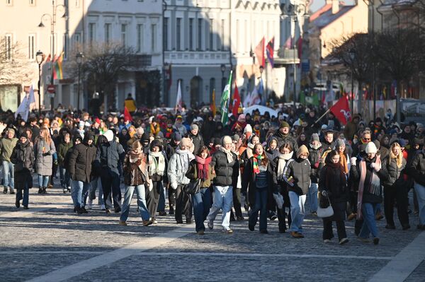 Вечером на проспекте Гедиминаса зажгут традиционные костры. Факельное шествие пройдет по улицам Старого города. - Sputnik Литва