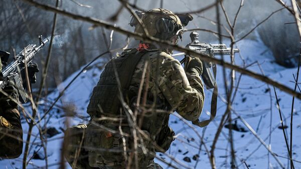 Боевая подготовка штурмовых подразделений ЦВО, участвовавших в освобождении населенного пункта Дзержинск в ДНР - Sputnik Литва
