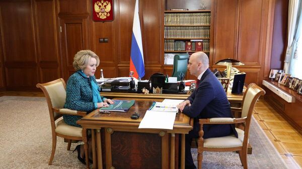 Спикер Совета Федерации Валентина Матвиенко и губернатор Калининградской области Алексей Беспрозванных  - Sputnik Литва