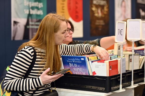 Глава Минкультуры Литвы подчеркнул, что именно читающие, образованные и творческие люди — будущее государства, и чем их больше, тем светлее будет завтрашний день. - Sputnik Литва