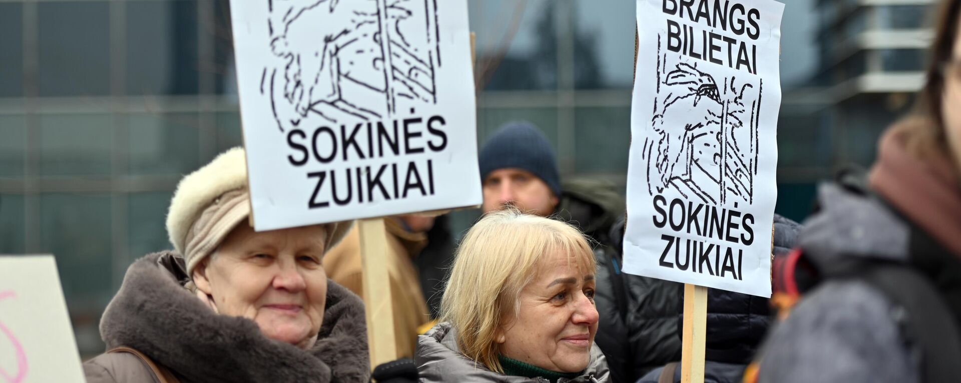Акция протеста в Вильнюсе против повышения стоимости проезда в общественном транспорте  - Sputnik Литва, 1920, 01.03.2025
