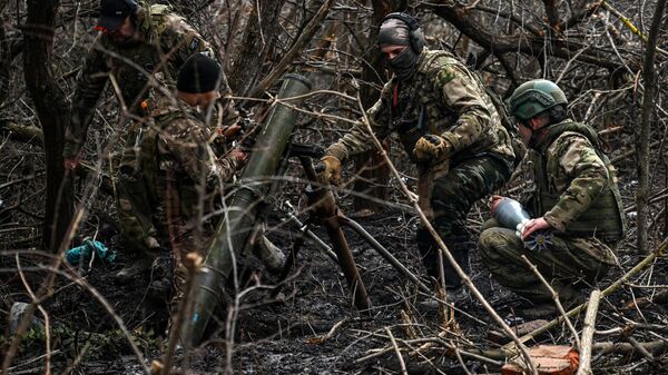 Боевая работа расчета 120-миллиметрового миномета 352-го полка группировки войск Север в Курской области. Архивное фото - Sputnik Литва