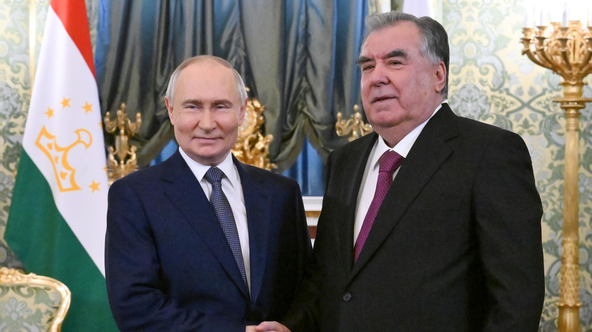 Встреча президента России Владимира Путина с президентом Таджикистана Эмомали Рахмоном Встреча президента России Владимира Путина с президентом Таджикистана Эмомали Рахмоном - Sputnik Литва, 1920, 17.03.2025