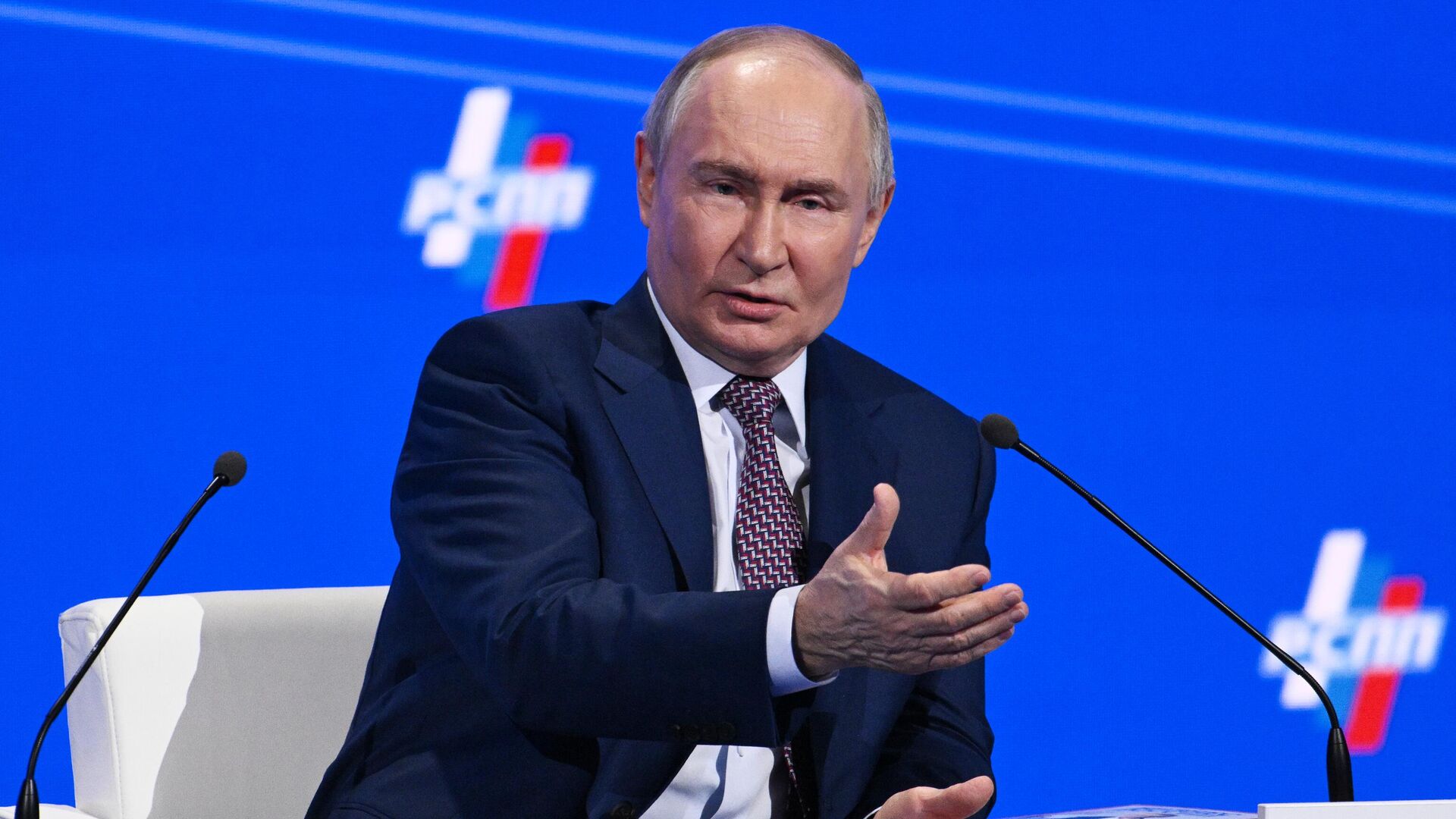 Президент РФ Владимир Путин на съезде Российского союза промышленников и предпринимателей Президент РФ Владимир Путин на съезде Российского союза промышленников и предпринимателей - Sputnik Литва, 1920, 18.03.2025