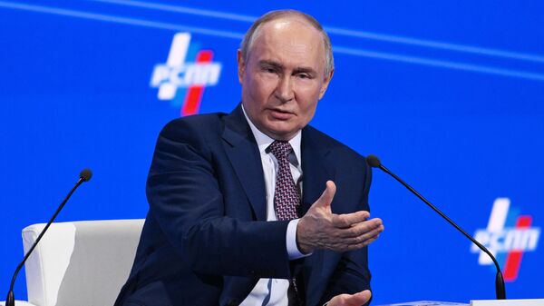 Президент РФ Владимир Путин на съезде Российского союза промышленников и предпринимателей - Sputnik Литва