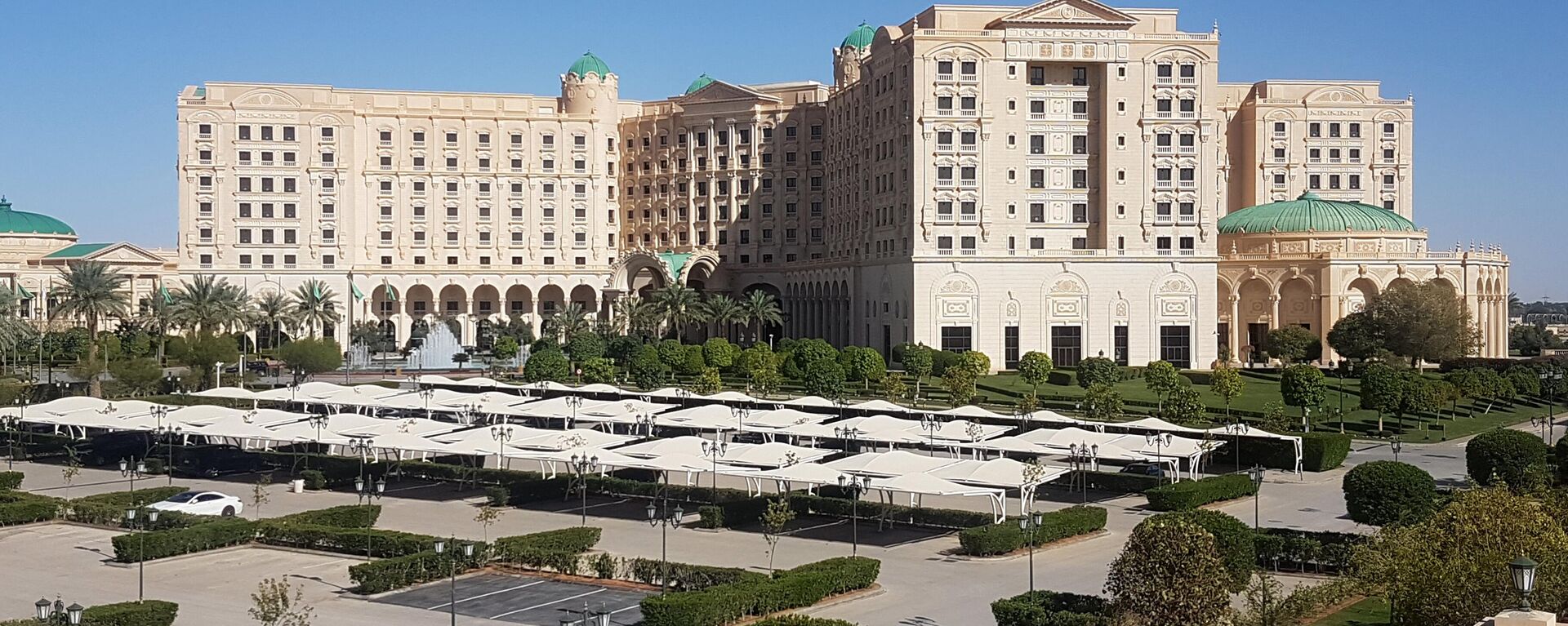 Гостиница The Ritz-Carlton в Эр-Рияде, где прошли переговоры РФ и США по Украине - Sputnik Литва, 1920, 25.03.2025