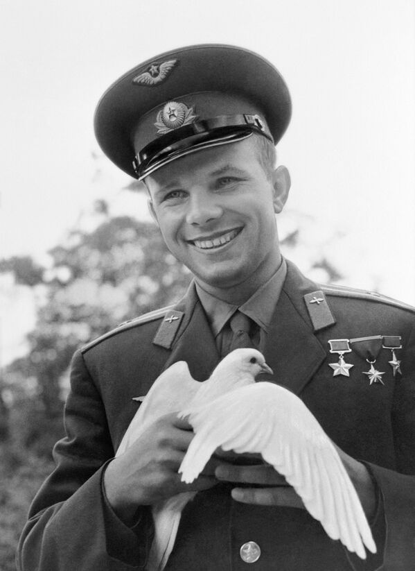 В марте 1960, пройдя медицинскую комиссию, Гагарин стал одним из 20 кандидатов в космонавты. В марте 1960, пройдя медицинскую комиссию, Гагарин стал одним из 20 кандидатов в космонавты. - Sputnik Литва