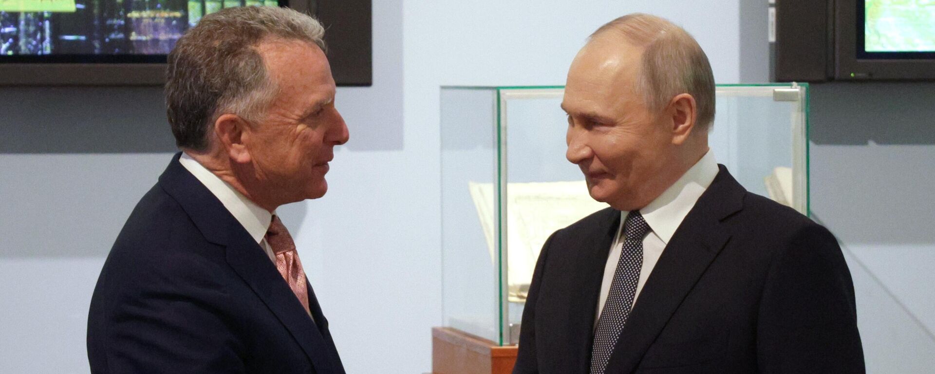 Президент Владимир Путин встретился со спецпосланником президента США Стивеном Уиткоффом - Sputnik Литва, 1920, 18.04.2025