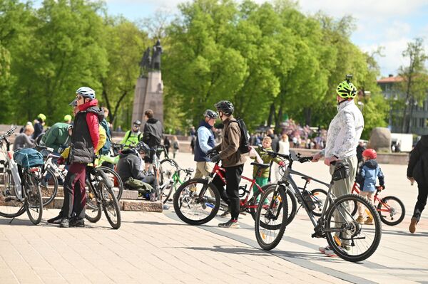 В Вильнюсе 1 мая состоялся традиционный велопарад. В Вильнюсе 1 мая состоялся традиционный велопарад. - Sputnik Литва