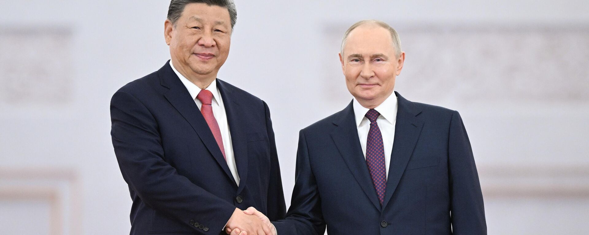 Президент России Владимир Путин и председатель КНР Си Цзиньпин  - Sputnik Литва, 1920, 08.05.2025
