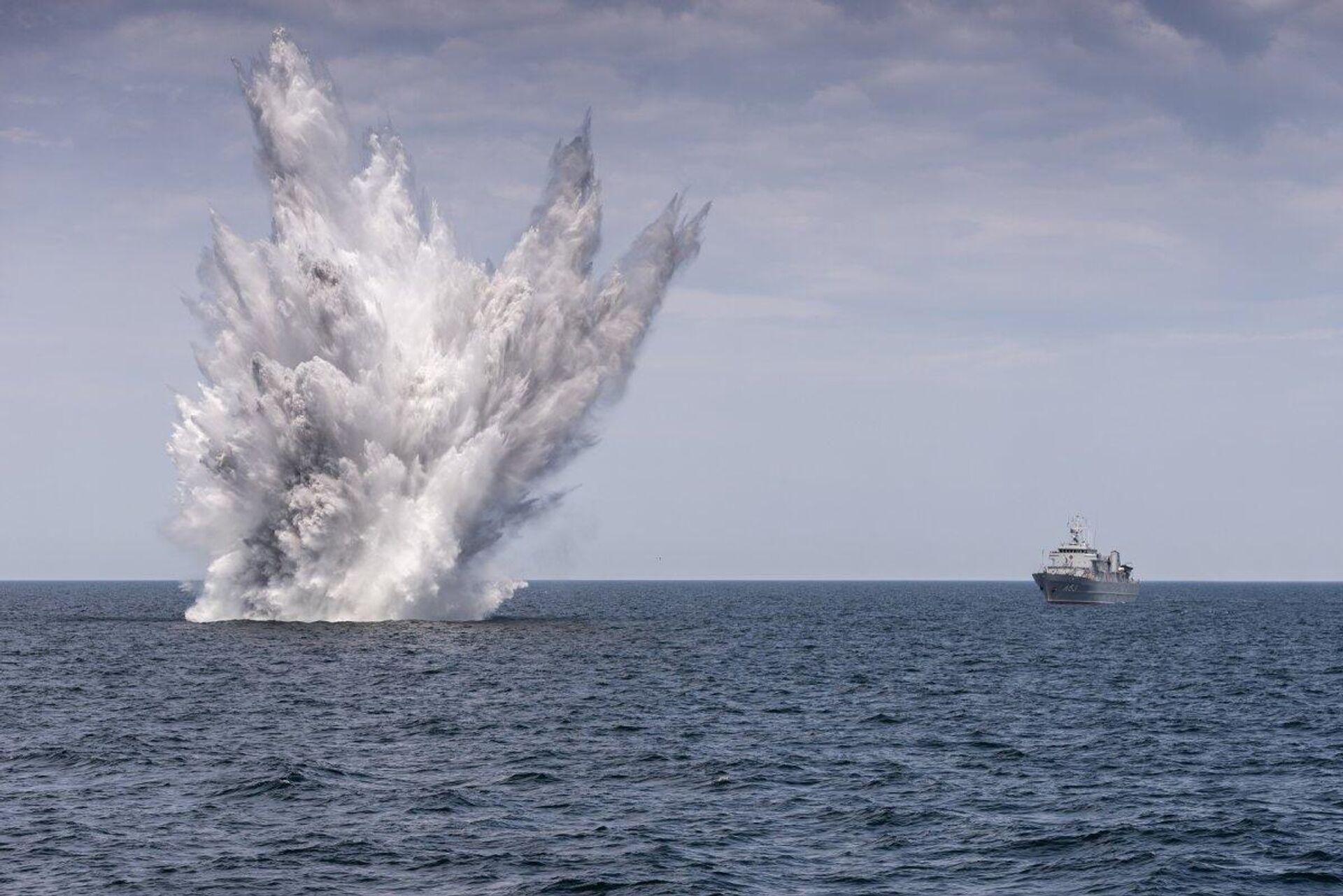 Размиринование боеприпасов на дне Балтийского моря Размиринование боеприпасов на дне Балтийского моря - Sputnik Литва, 1920, 08.05.2025