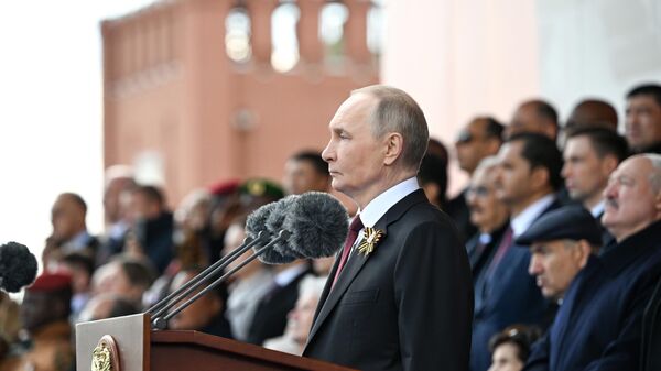 Президент РФ Владимир Путин и иностранные лидеры на военном параде в честь 80-летия Победы - Sputnik Литва