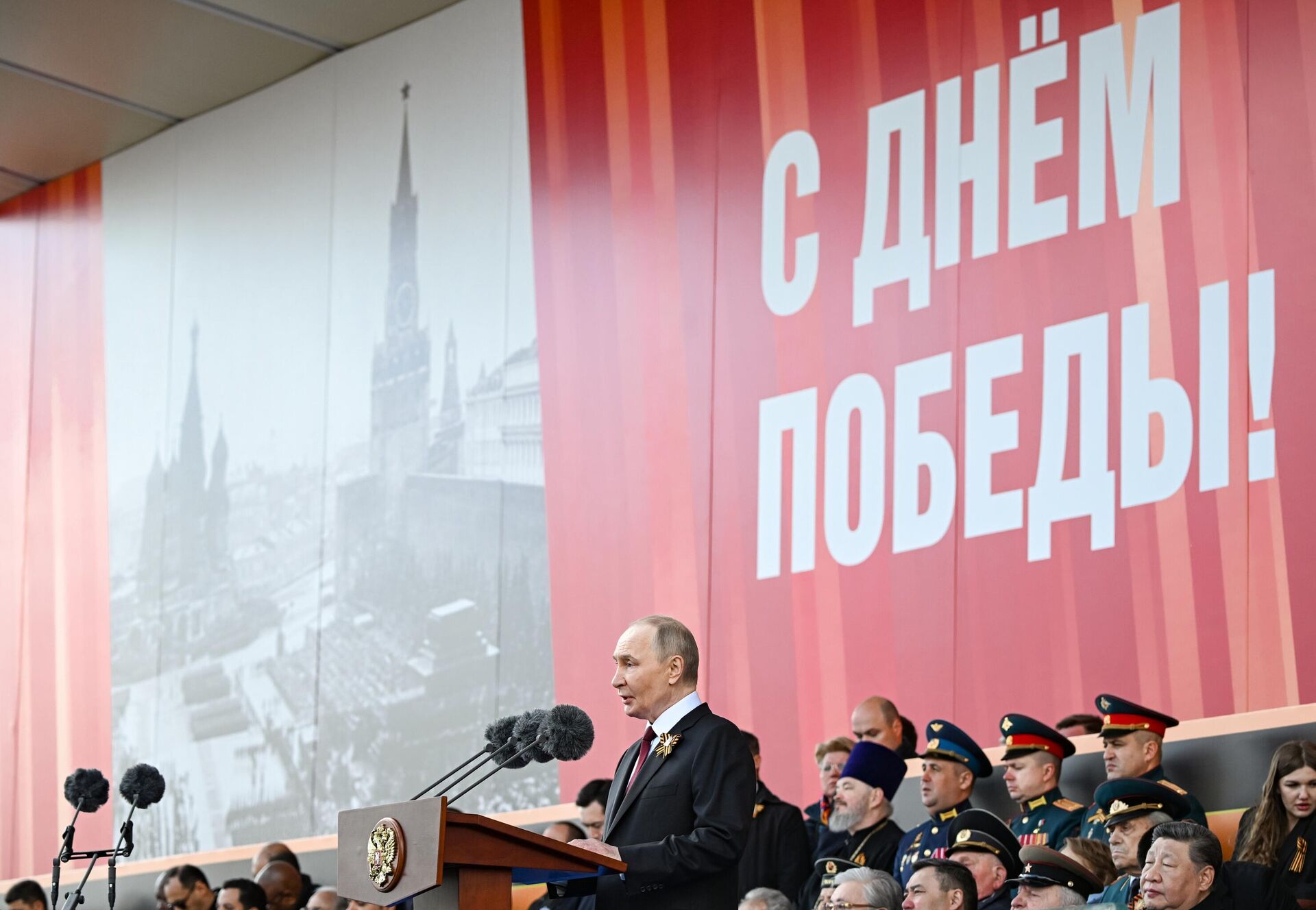 Президент РФ Вkflbvbh Путин и иностранные лидеры на военном параде в честь 80-летия Победы Президент РФ Вkflbvbh Путин и иностранные лидеры на военном параде в честь 80-летия Победы - Sputnik Литва, 1920, 09.05.2025