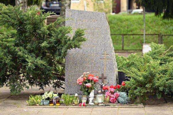 На фото: воинское захоронение в Новой Вильне. На фото: воинское захоронение в Новой Вильне. - Sputnik Литва