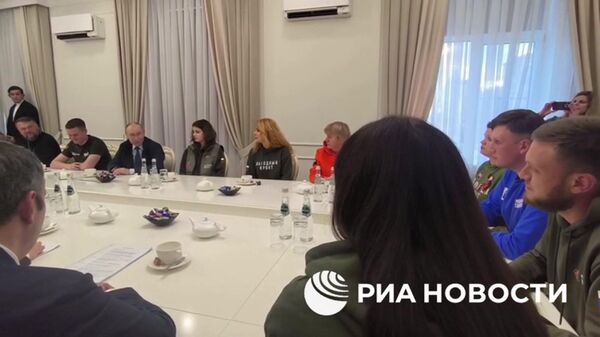 Потому что идиоты – президент России Владимир Путин о ВСУ, обстреливающих памятники в Курской области - Sputnik Литва