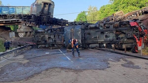 Обрушение железнодорожного моста в Курской области - Sputnik Литва