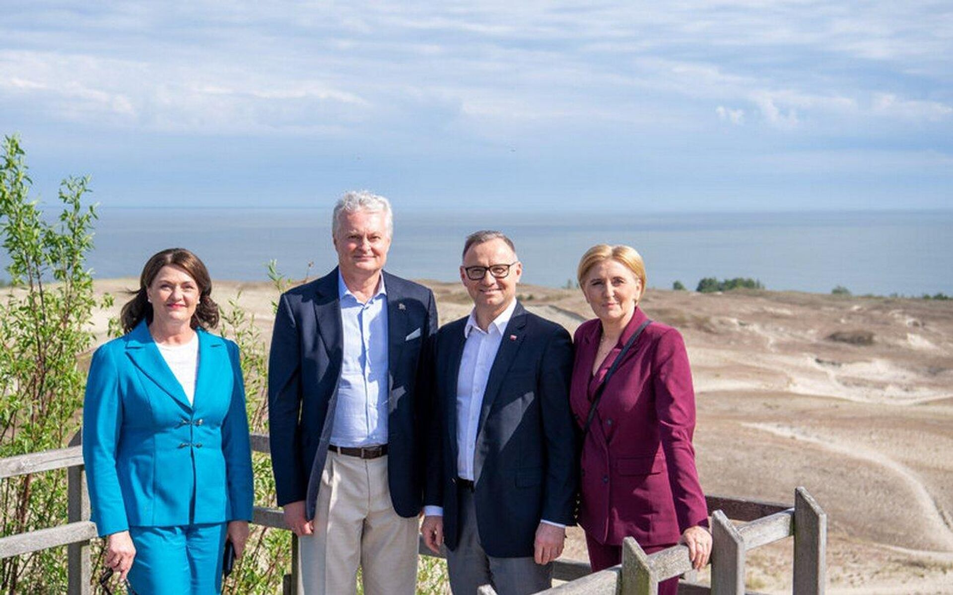 Президент Литвы Гитанас Науседа и президент Польши Анджей Дуда с женами - Sputnik Литва, 1920, 04.06.2025