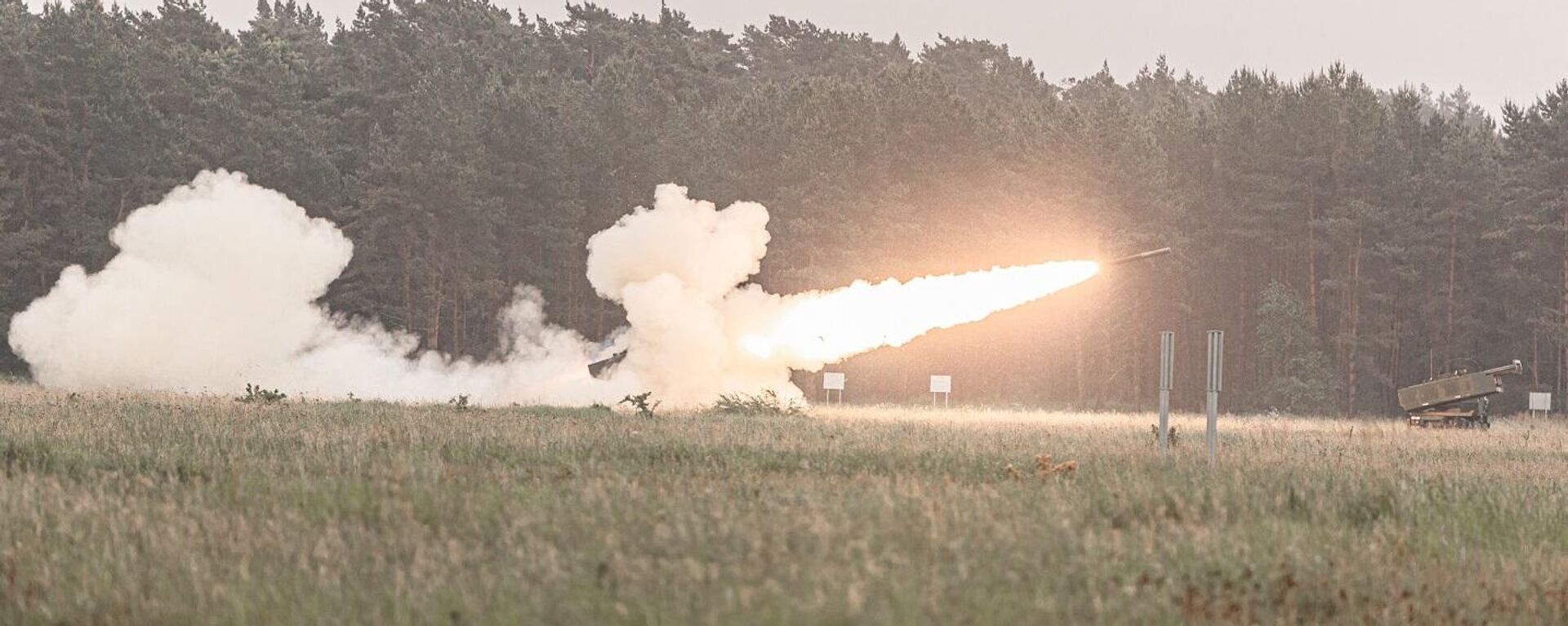 Военные США и Литвы провели учения с боевой стрельбой из РСЗО HIMARS - Sputnik Литва, 1920, 05.06.2025
