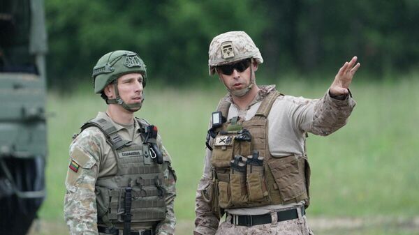 Военнослужащие литовской и американской армии на учениях в Литве - Sputnik Литва