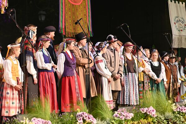 На фото: финальный концерт фестиваля в Бернардинском саду. На фото: финальный концерт фестиваля в Бернардинском саду. - Sputnik Литва