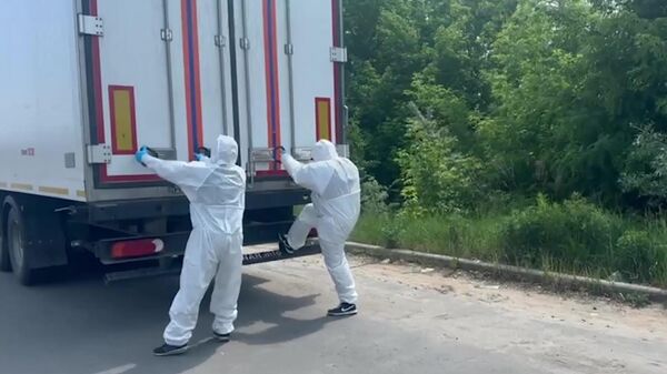Рефрижератор с телами погибших украинских военнослужащих - Sputnik Литва