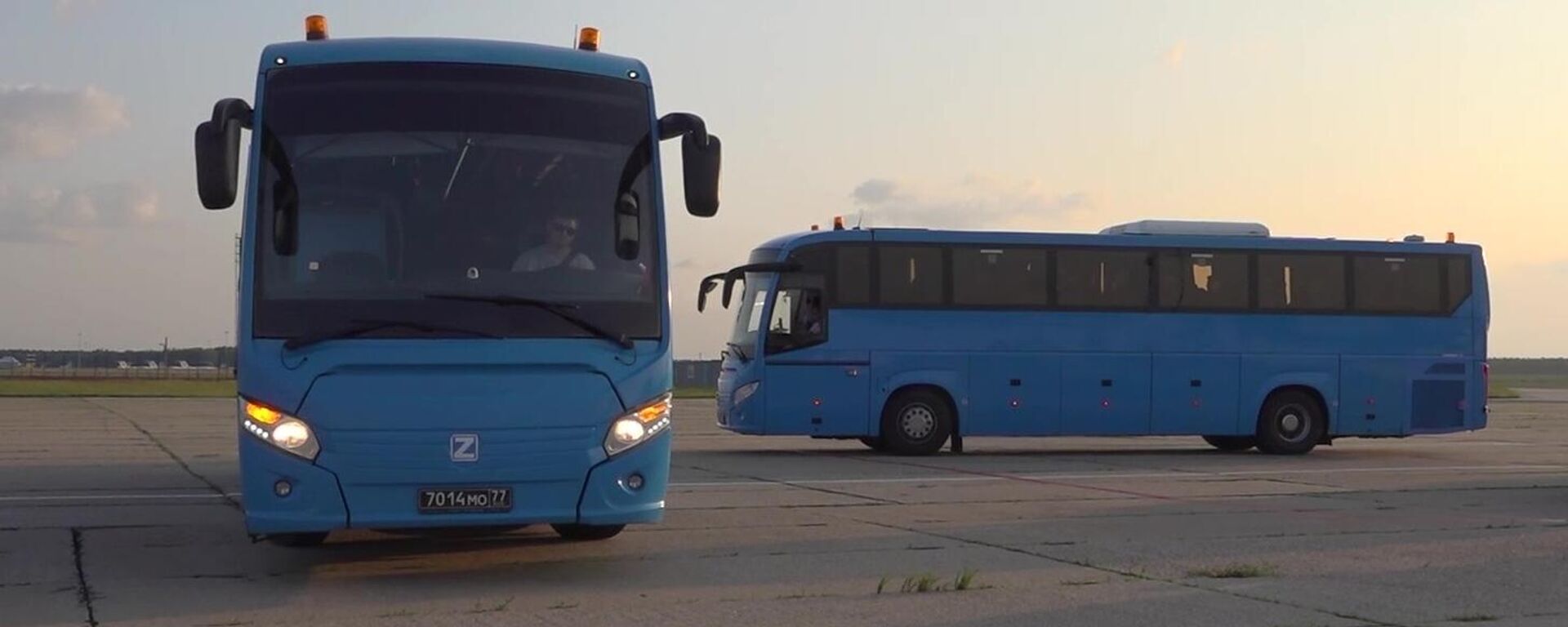 Автобусы с военнослужащими ВС РФ, вернувшимися из украинского плена, архивное фото - Sputnik Литва, 1920, 14.08.2025