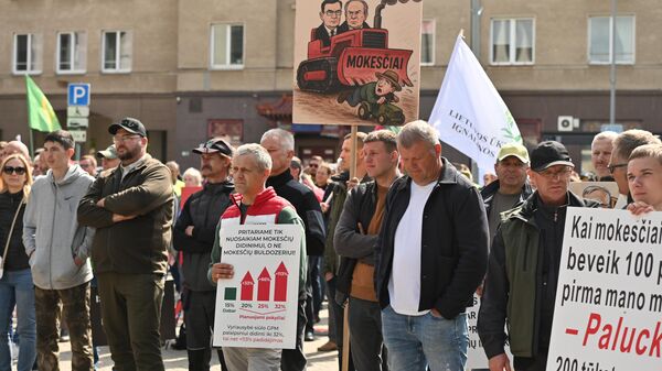 Протест литовских фермеров у здания Сейма в Вильнюсе, архивное фото - Sputnik Литва