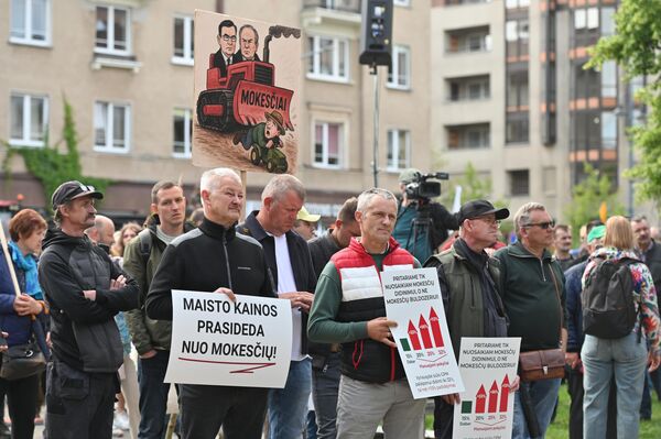 Кроме того, организаторы протеста требуют применять к ним подоходный налог с учетом их трехлетнего среднего налогооблагаемого дохода, поскольку доход фермеров ежегодно колеблется из-за природных условий и колебаний рынка. Кроме того, организаторы протеста требуют применять к ним подоходный налог с учетом их трехлетнего среднего налогооблагаемого дохода, поскольку доход фермеров ежегодно колеблется из-за природных условий и колебаний рынка. - Sputnik Литва