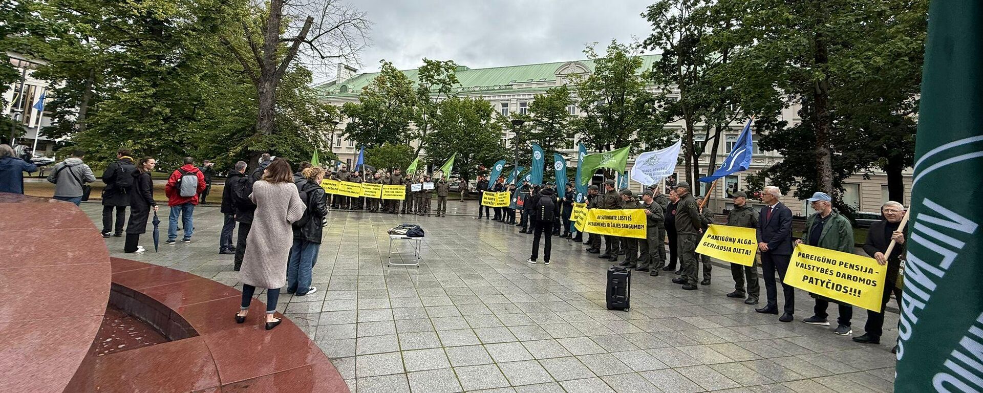 Акция протеста госслужащих Литвы в Вильнюсе - Sputnik Литва, 1920, 25.06.2025