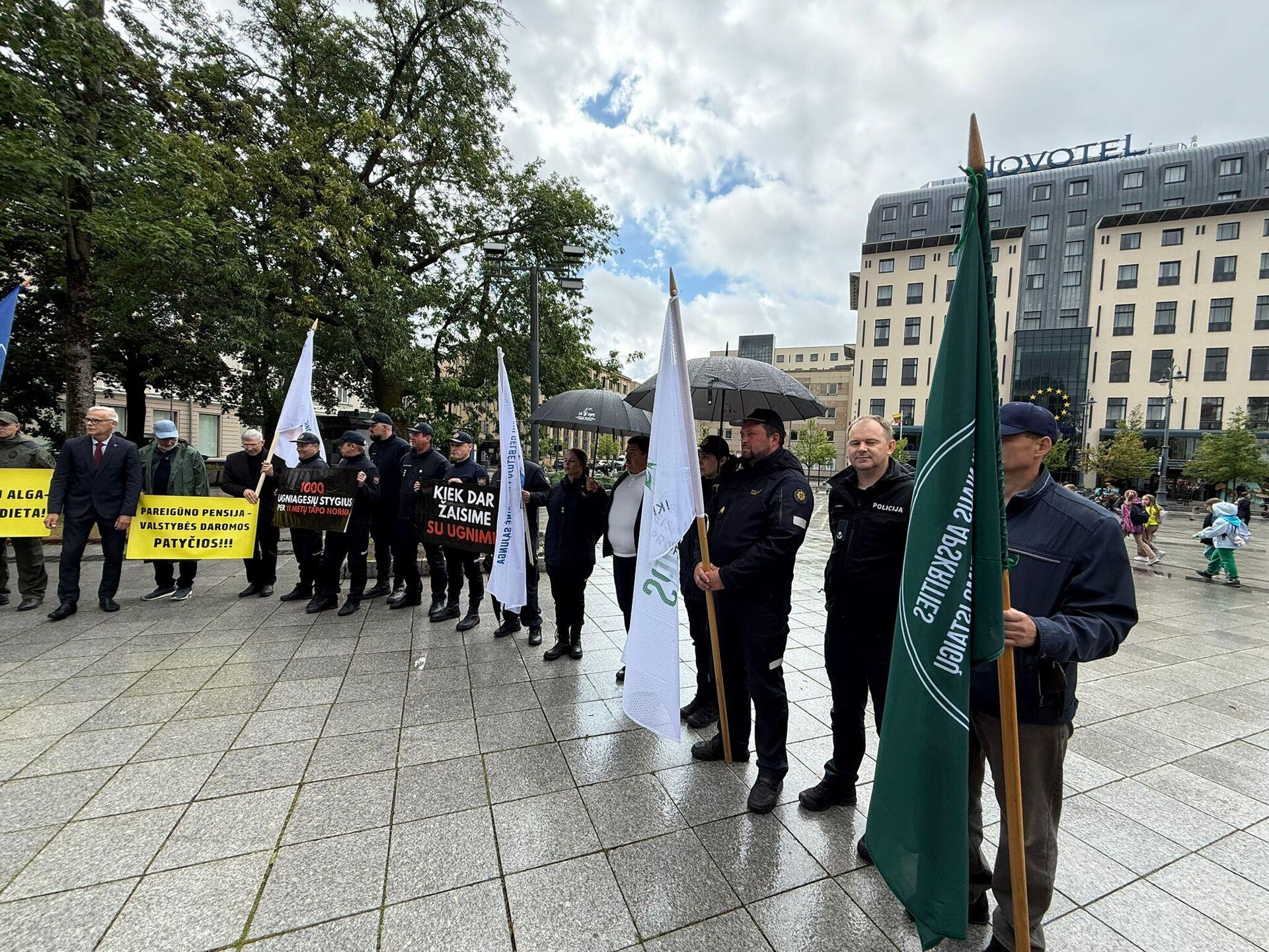 Акция протеста госслужащих Литвы в Вильнюсе Акция протеста госслужащих Литвы в Вильнюсе - Sputnik Литва, 1920, 25.06.2025
